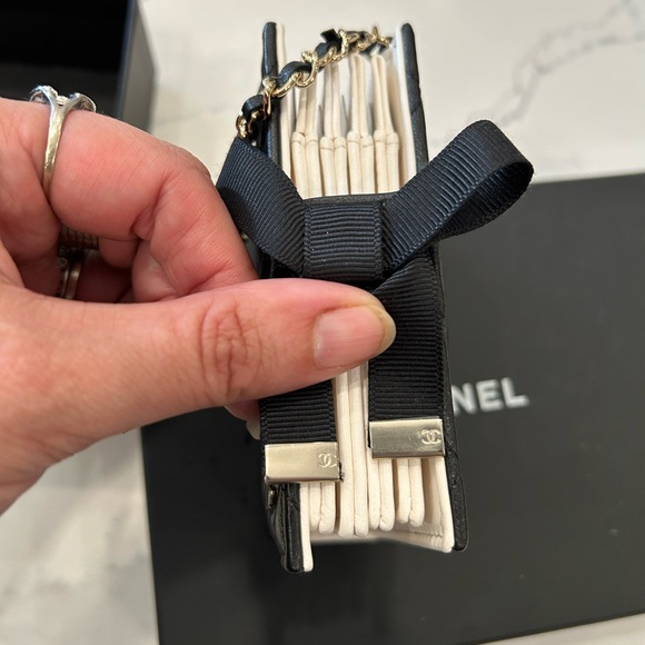 SOLD-Chanel 22B book card holder on chain - Picture 8 of 15